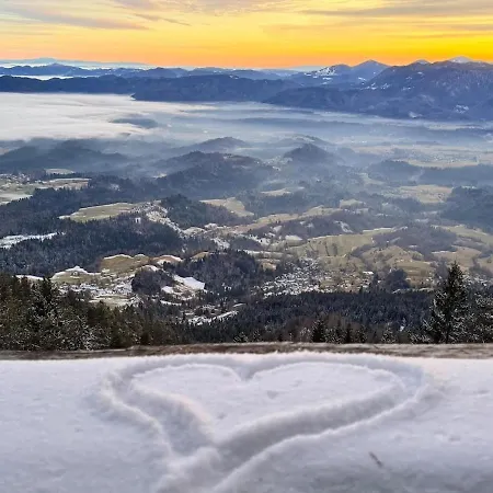 On Kobilica Off Grid Alpine Eco Retreat With Stunning Views Trail Access Only Hike&bike * Trzic